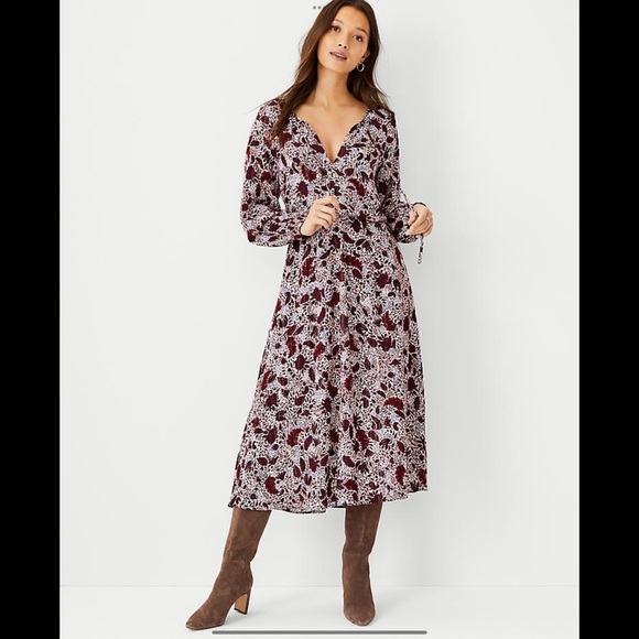 Ann Taylor Dresses & Skirts - Ann Taylor Shimmer Floral Midi‎ Flare Dress